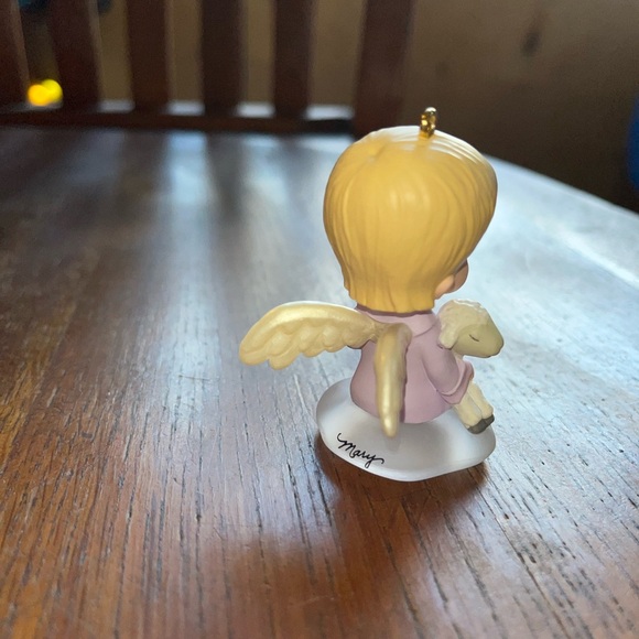 Angel Figurine with Lamb - Picture 3 of 3